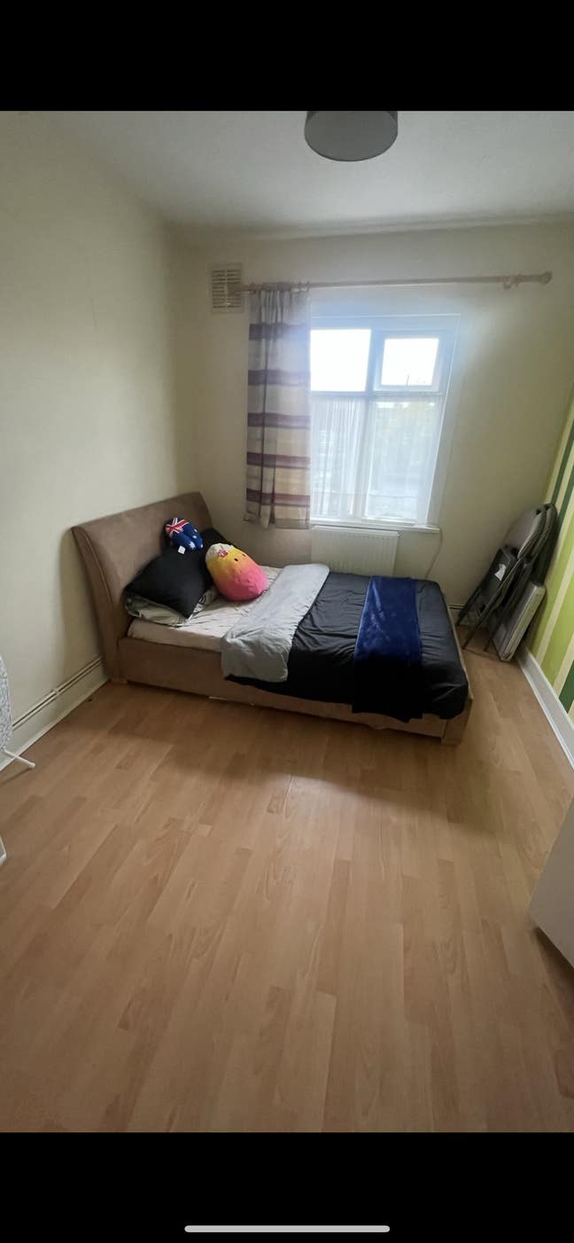 Big double bedroom in flat Main Photo