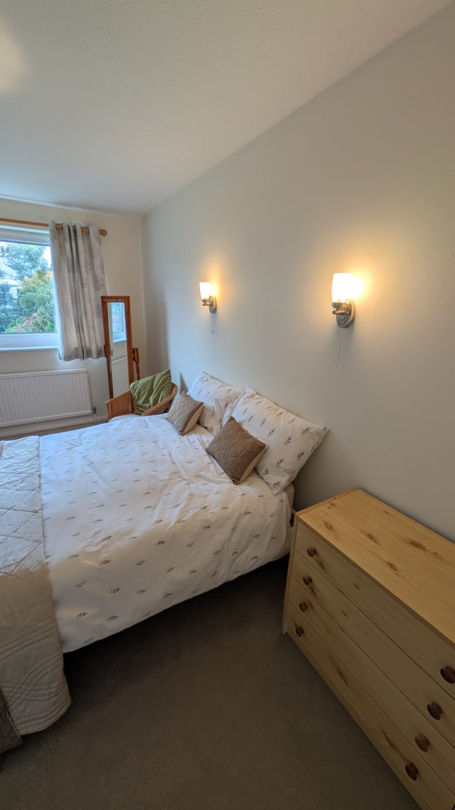 Newly renovated, double room in Emsworth Village Main Photo