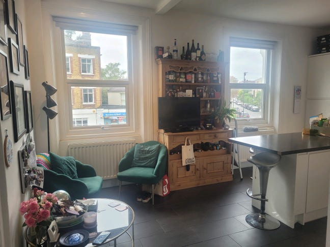 Bright Double Bedroom in Friendly Flatshare Main Photo