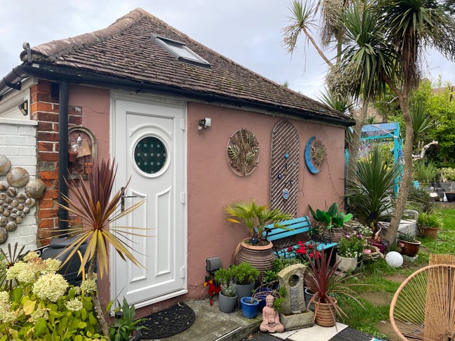 Self contained garden room Main Photo