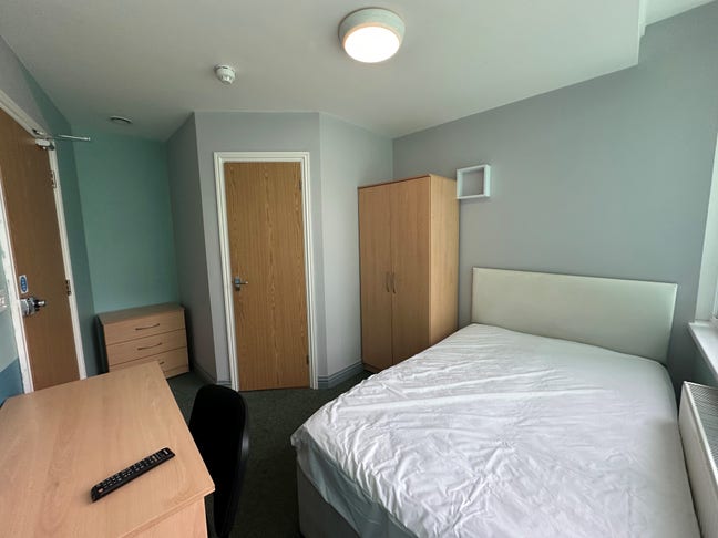 Student Halls - 2 Rooms Available Main Photo
