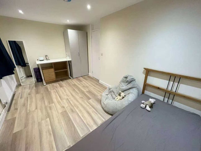 One single room/ NW1/female only Main Photo