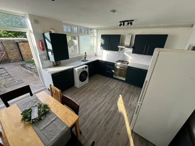  1 Spacious Room 8Min Walk from Kennington Now !! Main Photo