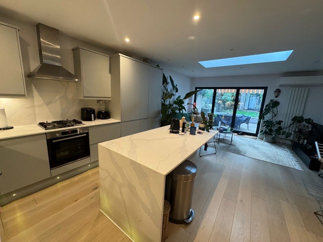 Double bed in Ealing!  Main Photo
