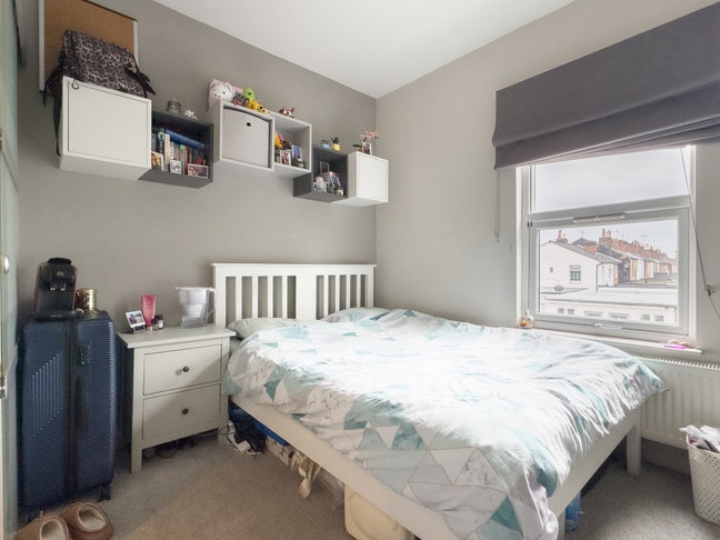 Double En-suite Room - Off Road Parking  Main Photo