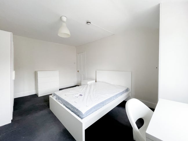 Big Double Room in Paddington Main Photo
