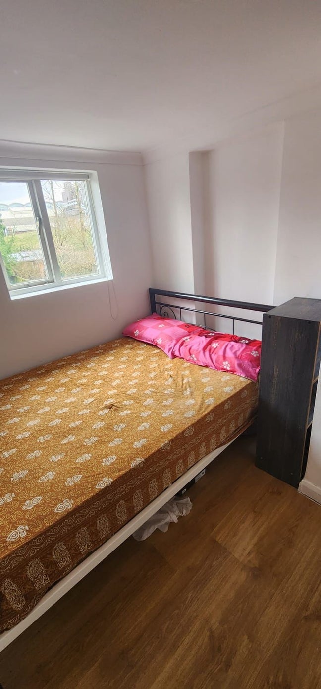 Single and double bedroom with sharing available Main Photo