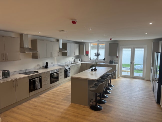 🏠Stylish Ensuite Living in Gosport All Bills inc! Main Photo
