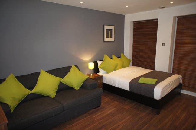 Newly Decorated large Double Room (E15) Main Photo