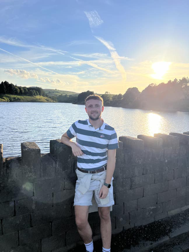I am a professional male aged 25. I am going ... Main Photo