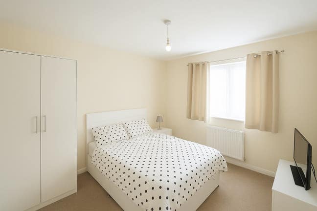 Spacious Double Room For Rent Main Photo