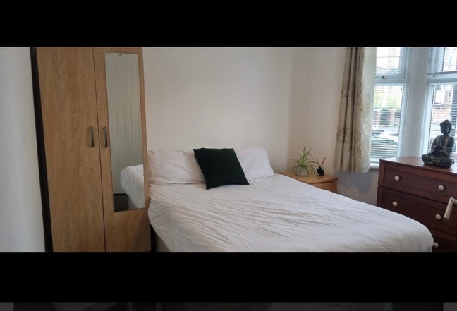 Double Bedroom – Leyton E10 Main Photo