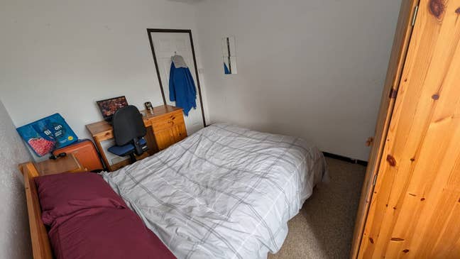 Spacious Room near Porstwood road from Dec Main Photo