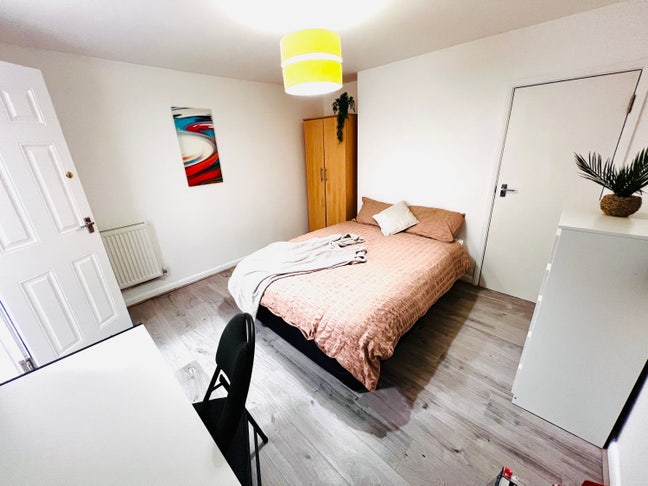 🚨🏡Rooms Near Brighton Hospital & Uni Avail Now🏡🚨 Main Photo