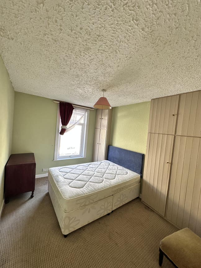 Spacious Double room available  Main Photo