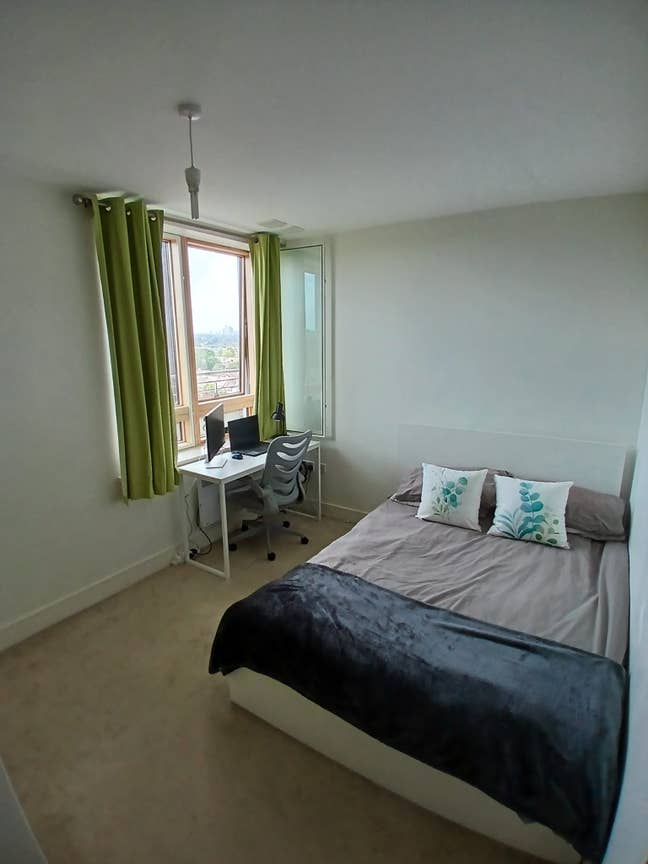 Top floor 2 bed, 2 bath flat close to amenities Main Photo