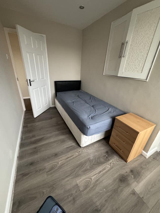 Large single room  Main Photo