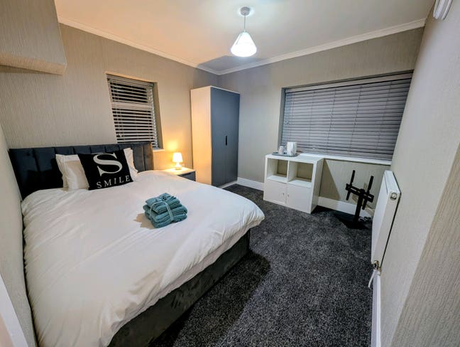 Quiet Street and Near FGH: All En Suite Rooms  Main Photo