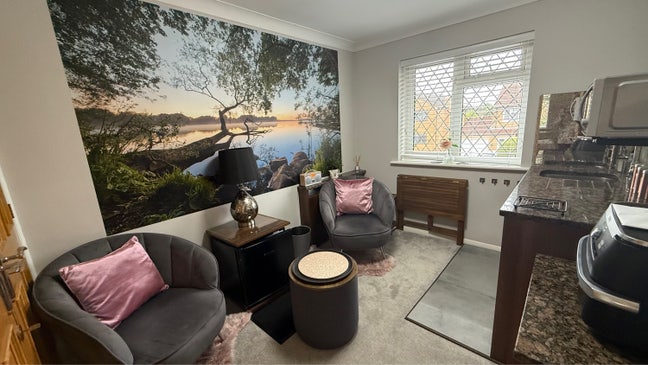 Tidy respectful lodger to share our home Main Photo