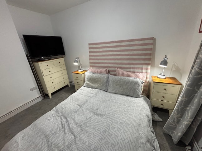 Large double room for single guy  Main Photo