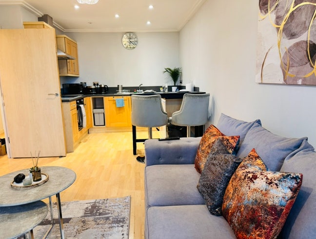 🌟 Furnished 2-Bedroom Flat in North Acton  Main Photo