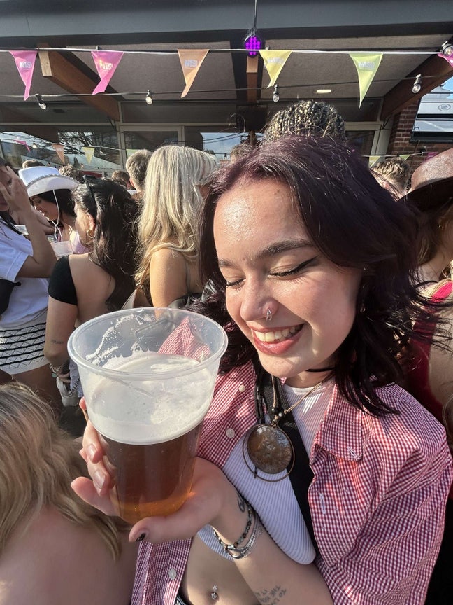 21F looking for a room :)) Main Photo