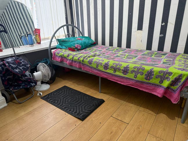 Nice & Big Room Share at Soho Road Main Photo
