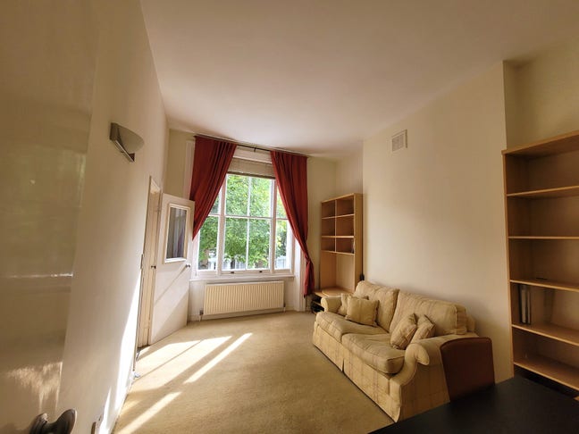 Spacious 1 bed flat, close to Earl's Court Station Main Photo