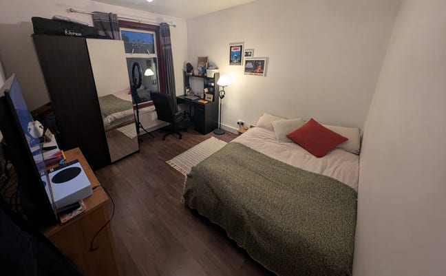 Short-Term Sublet · Double Room · Stratford E15 Main Photo