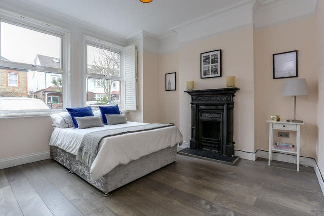 Bright and Spacious furnished room available Main Photo