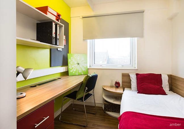Iq the Arcade London Room Main Photo