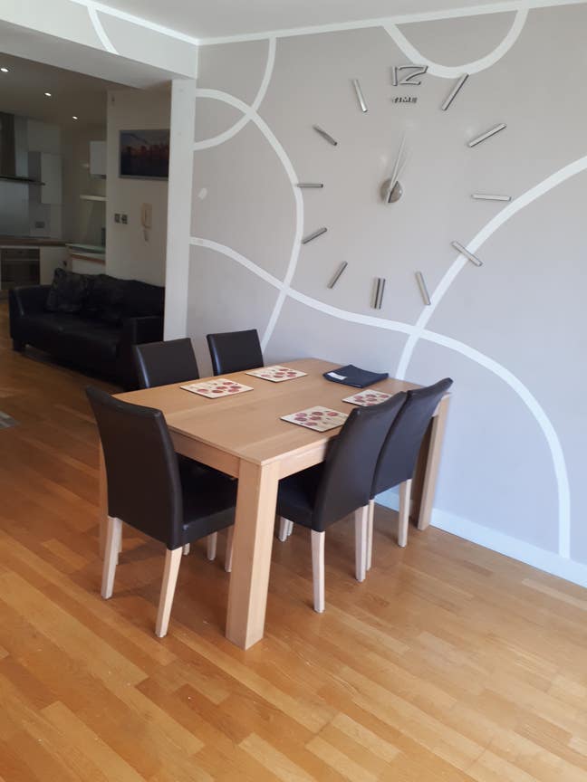 Very Large Bedroom with ensuite and kitchen Main Photo