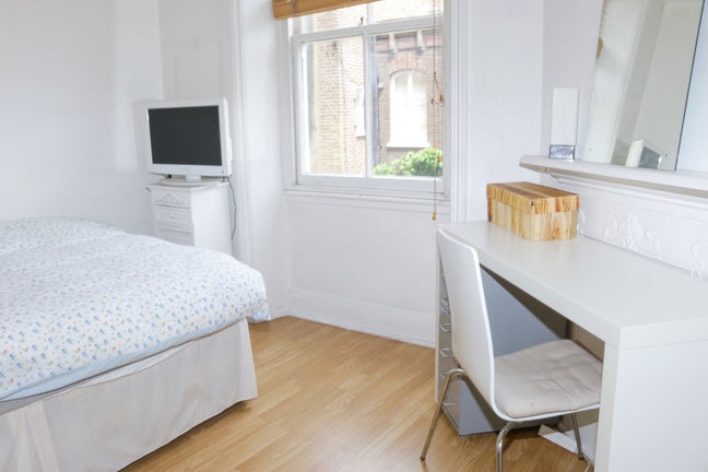 Perfect Location! 2 Rooms Same Flat/ High St Ken!  Main Photo