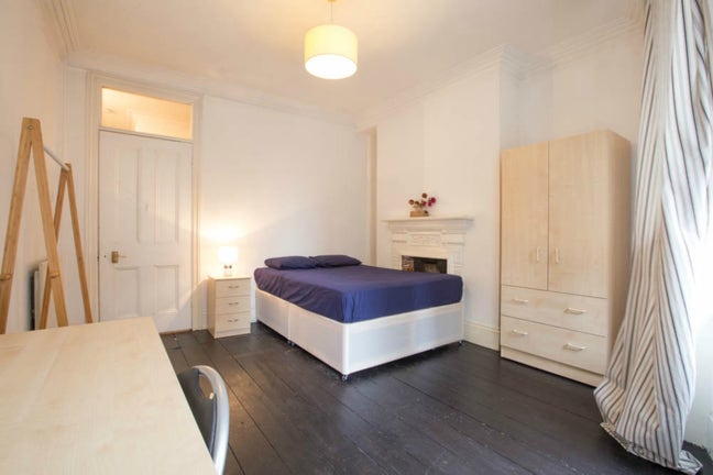 Perfect Location! 2 Rooms Same Flat/ High St Ken!  Main Photo