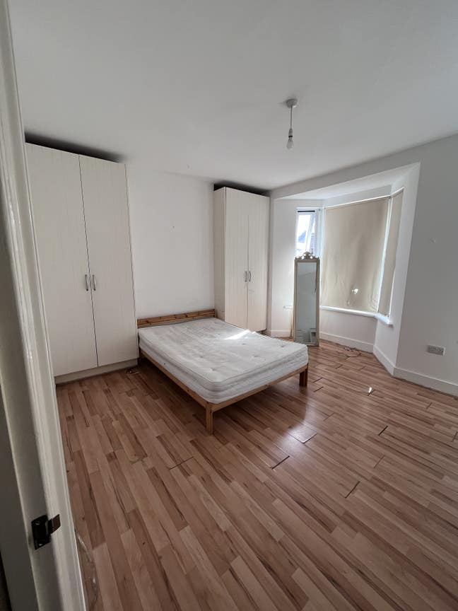 Double master bedroom in a shared house. Main Photo