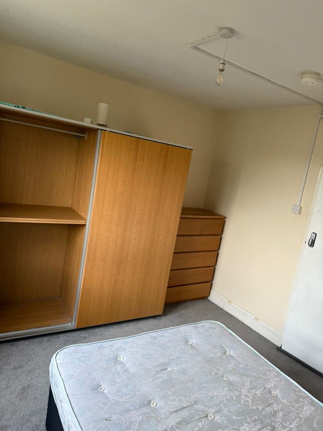 Bright Double Room Abbey Road – Student-Friendly Main Photo