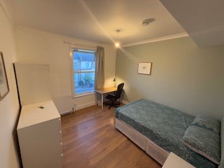 Lovely Bright  Room in a Gorgeous House Main Photo
