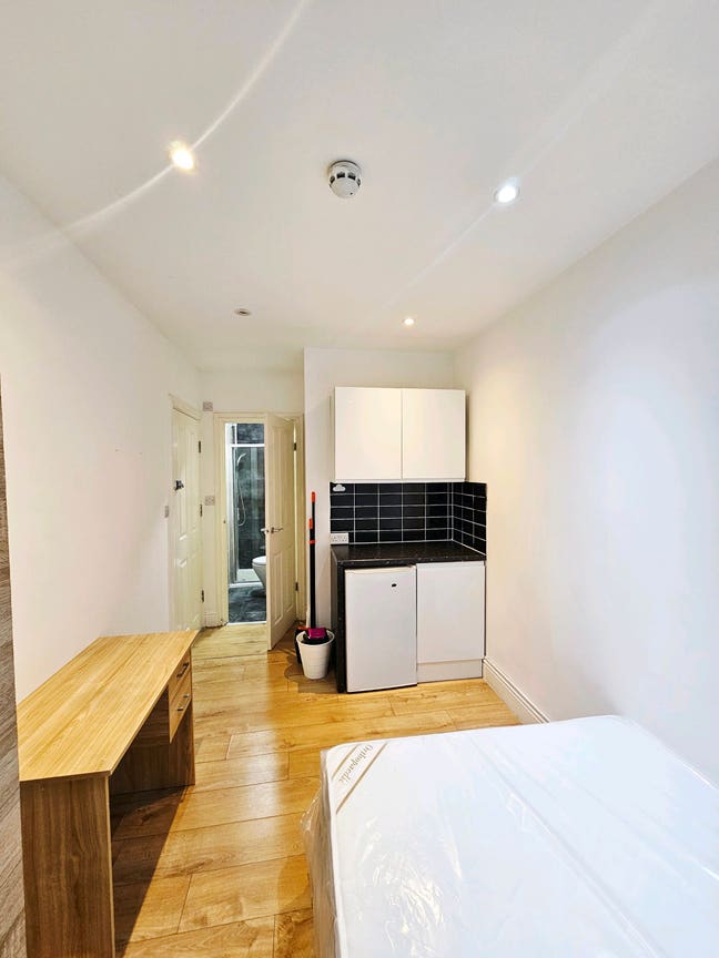Refurbished: Double Ensuite: All Bills inc  Main Photo