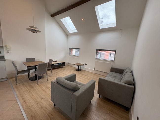 GSCF6 ✨ Modern 2-Bed Flat to Rent Main Photo
