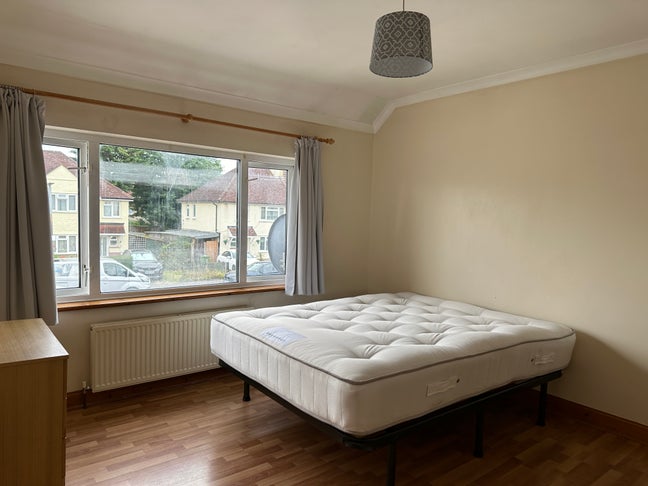 Waltham Cross 2 double rooms inc Bills  Main Photo