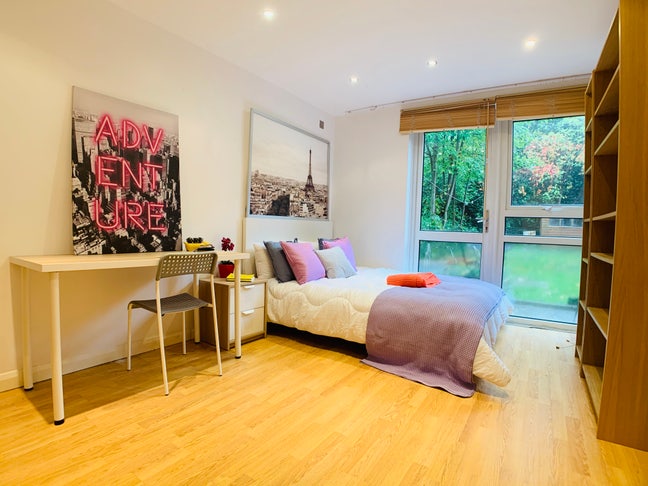 Top of the Pop 🏡 Clapton’S Next Chapter🏡 Main Photo