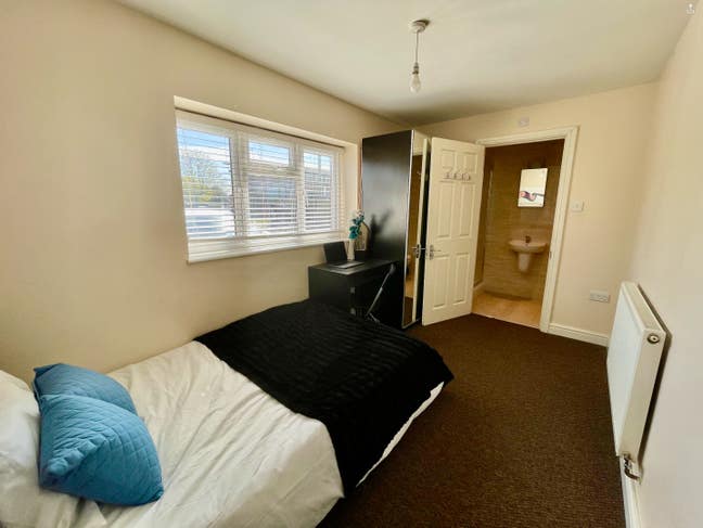 🔥Heathrow | Ensuite Room with Parking!🔥 Main Photo