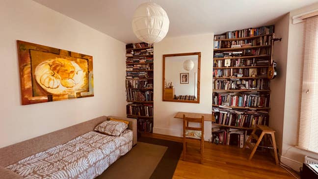 Large Single Room by a Beautiful Park  Main Photo