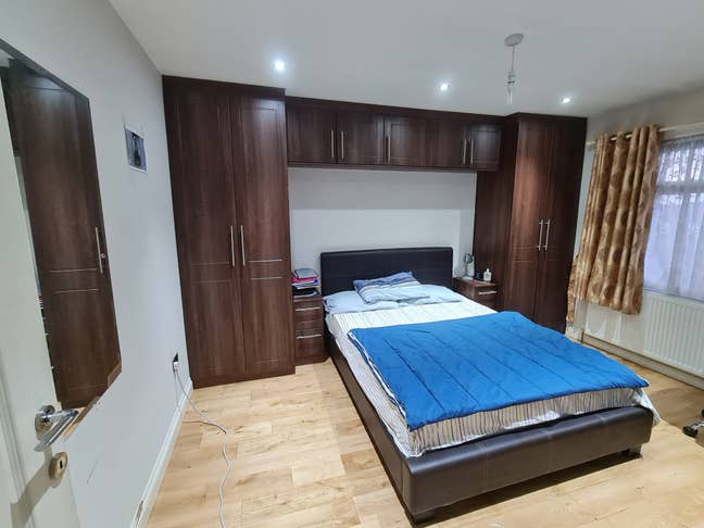 Three king size rooms for let in South Harrow. Main Photo