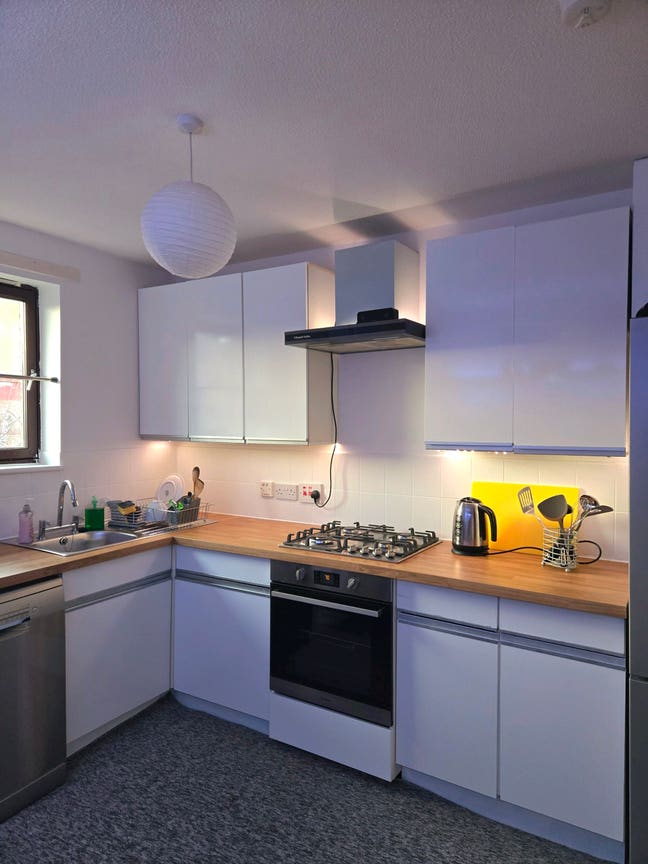 Bright, Furnished Room near Glasgow University Main Photo