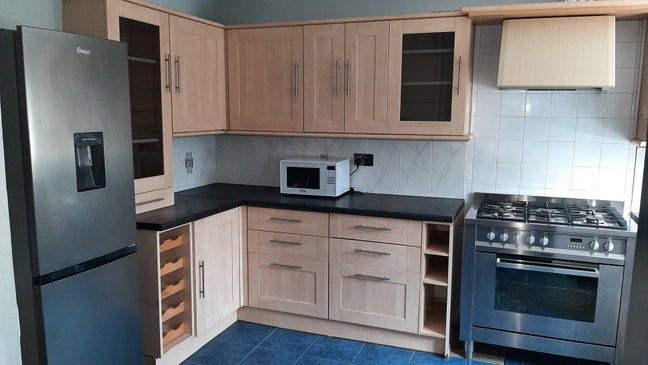 Refurbished cul-de-sac 3Bed House, conservatory Main Photo