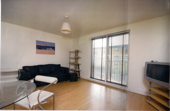 2 bed  2nd fl, 1 min from zone 2  station Main Photo