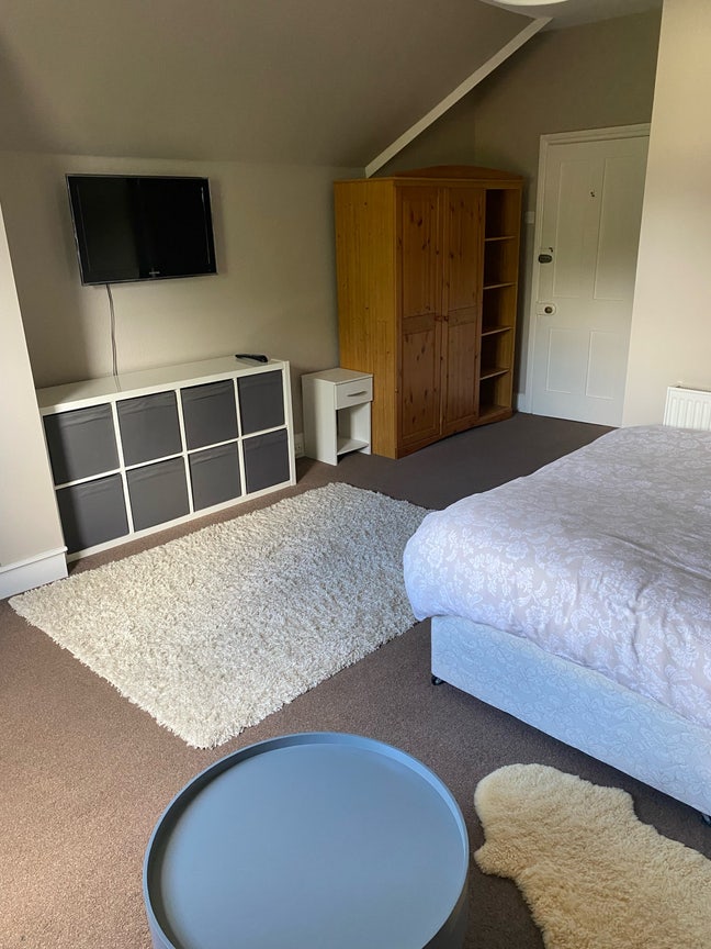 Large Double En-suite Room Bromley BR1 Main Photo