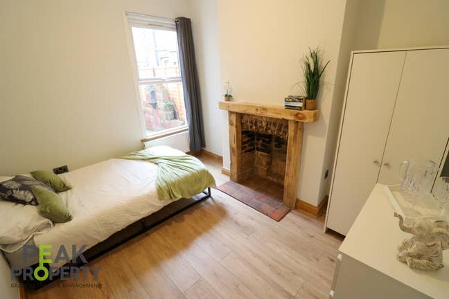 4 Rooms Available - Central Southend Main Photo