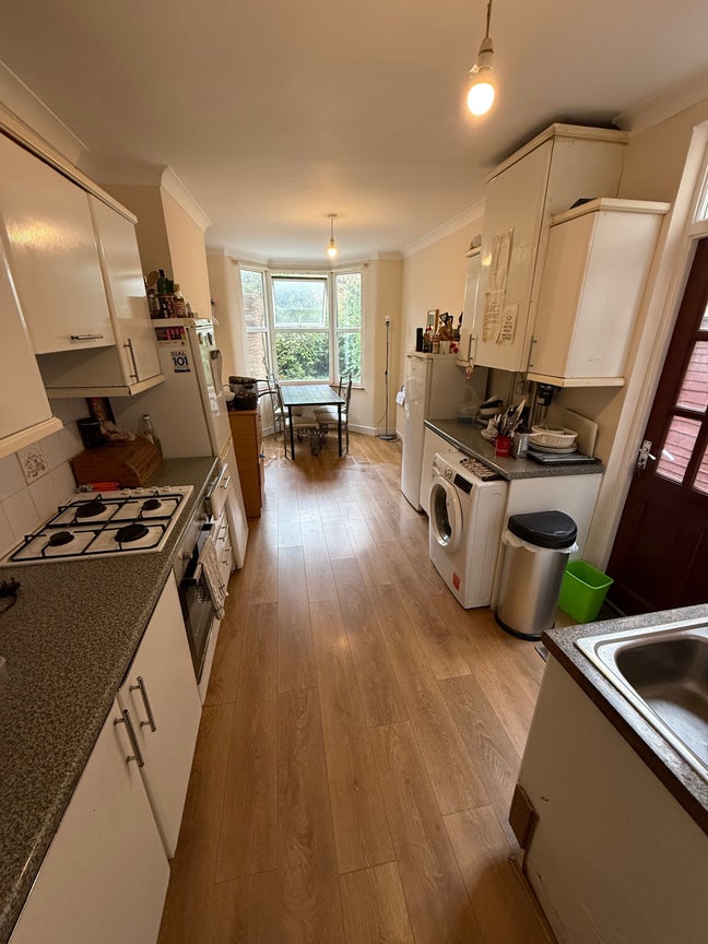 Spacious Double Room Turnpike Lane  Main Photo